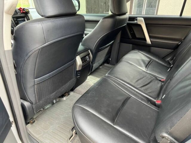 Сірий Тойота Ленд Крузер Прадо 150, об'ємом двигуна 3 л та пробігом 275 тис. км за 23500 $, фото 7 на Automoto.ua