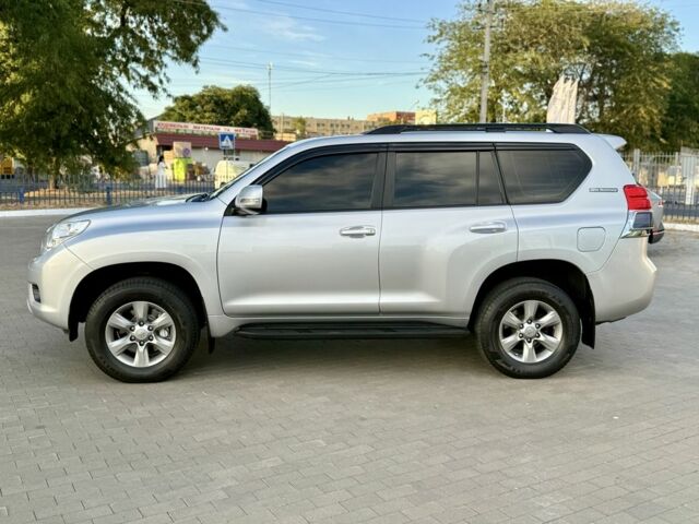 Серый Тойота Ленд Крузер Прадо 150, объемом двигателя 4 л и пробегом 173 тыс. км за 27000 $, фото 1 на Automoto.ua