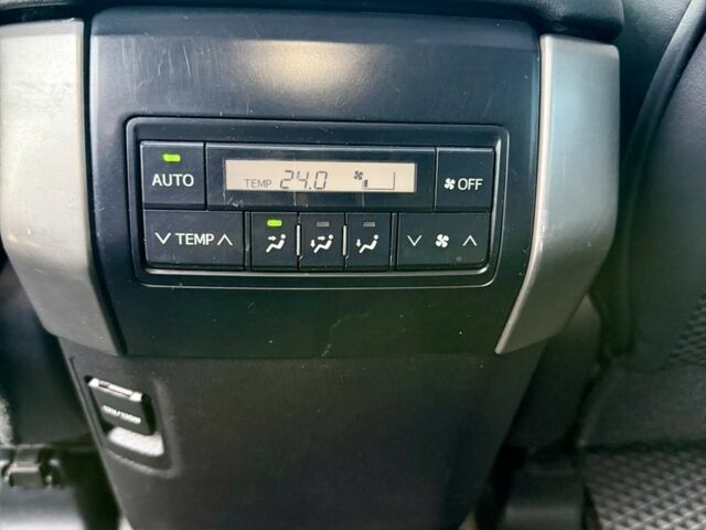 Серый Тойота Ленд Крузер Прадо 150, объемом двигателя 4 л и пробегом 173 тыс. км за 27000 $, фото 19 на Automoto.ua