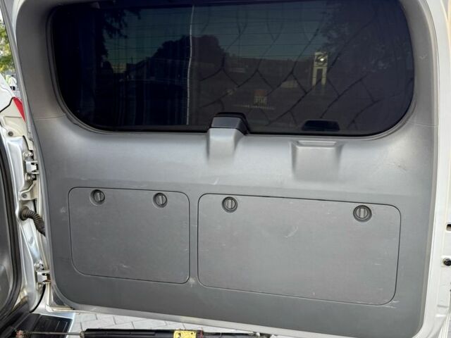 Серый Тойота Ленд Крузер Прадо 150, объемом двигателя 4 л и пробегом 173 тыс. км за 27000 $, фото 23 на Automoto.ua