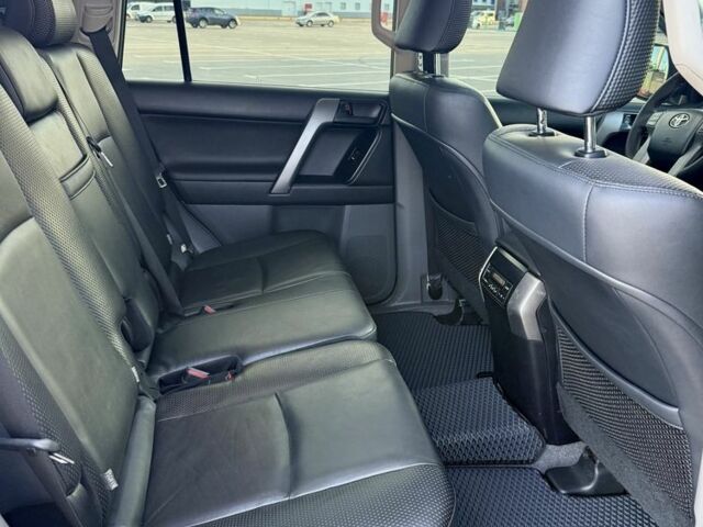 Серый Тойота Ленд Крузер Прадо 150, объемом двигателя 4 л и пробегом 173 тыс. км за 27000 $, фото 17 на Automoto.ua