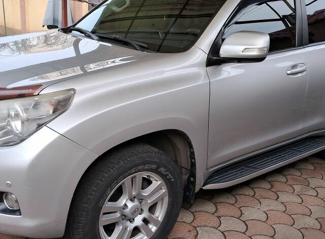 Сірий Тойота Ленд Крузер Прадо 150, об'ємом двигуна 3 л та пробігом 273 тис. км за 23000 $, фото 1 на Automoto.ua