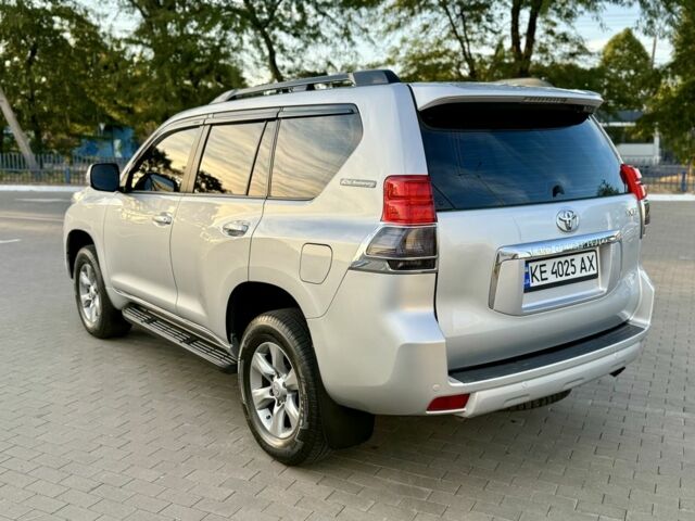 Серый Тойота Ленд Крузер Прадо 150, объемом двигателя 4 л и пробегом 173 тыс. км за 27000 $, фото 2 на Automoto.ua