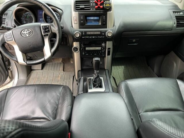 Сірий Тойота Ленд Крузер Прадо 150, об'ємом двигуна 3 л та пробігом 275 тис. км за 23500 $, фото 9 на Automoto.ua