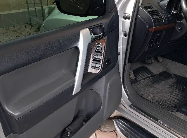 Сірий Тойота Ленд Крузер Прадо 150, об'ємом двигуна 3 л та пробігом 273 тис. км за 23000 $, фото 7 на Automoto.ua