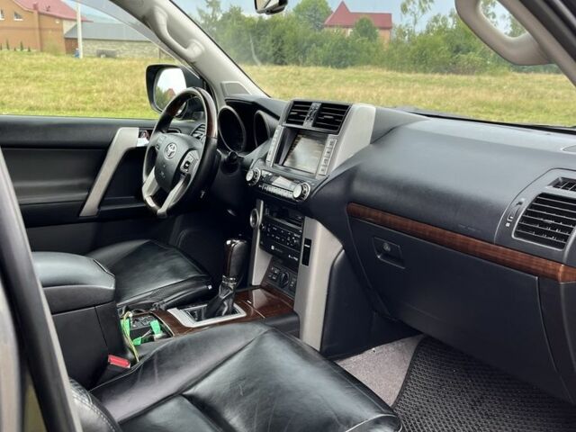 Сірий Тойота Ленд Крузер Прадо 150, об'ємом двигуна 3 л та пробігом 240 тис. км за 24500 $, фото 4 на Automoto.ua