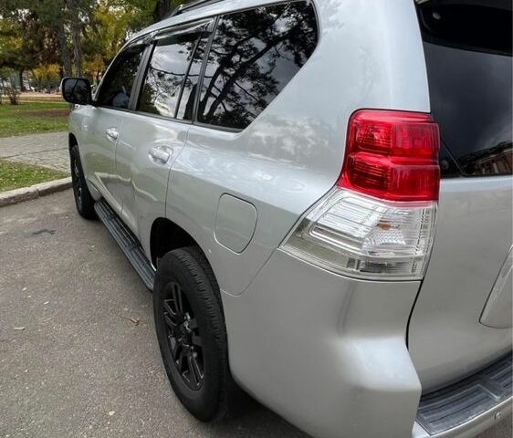 Серый Тойота Ленд Крузер Прадо 150, объемом двигателя 3 л и пробегом 203 тыс. км за 23000 $, фото 4 на Automoto.ua