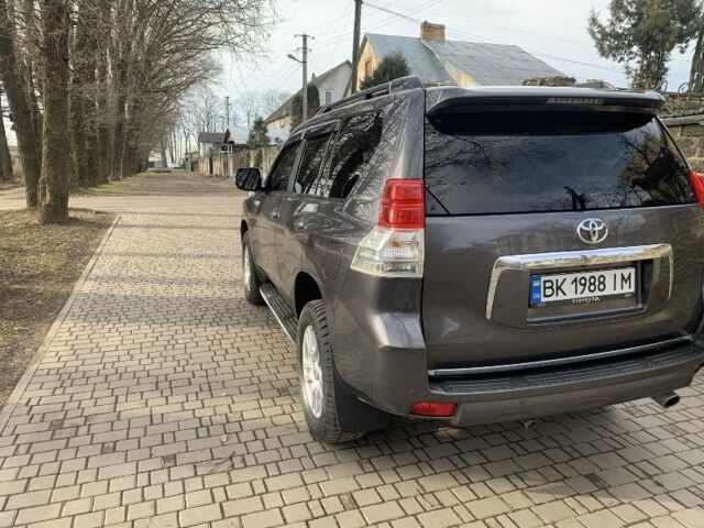 Серый Тойота Ленд Крузер Прадо 150, объемом двигателя 4 л и пробегом 183 тыс. км за 22000 $, фото 3 на Automoto.ua