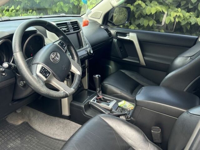 Серый Тойота Ленд Крузер Прадо 150, объемом двигателя 0 л и пробегом 250 тыс. км за 25000 $, фото 3 на Automoto.ua