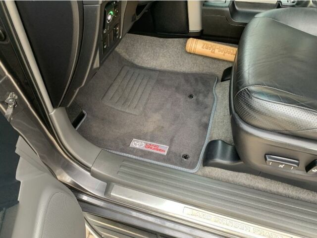 Серый Тойота Ленд Крузер Прадо 150, объемом двигателя 4 л и пробегом 183 тыс. км за 22000 $, фото 7 на Automoto.ua