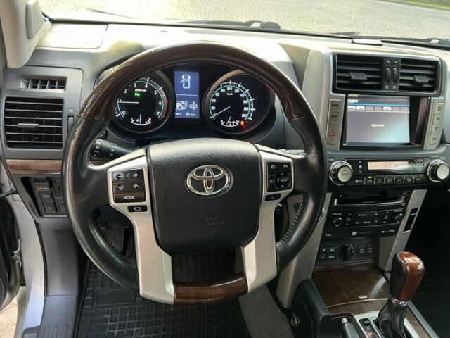 Серый Тойота Ленд Крузер Прадо 150, объемом двигателя 4 л и пробегом 276 тыс. км за 21999 $, фото 2 на Automoto.ua