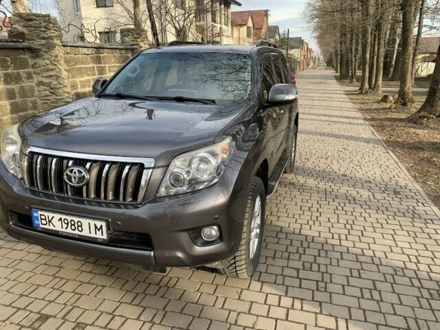 Серый Тойота Ленд Крузер Прадо 150, объемом двигателя 4 л и пробегом 183 тыс. км за 22000 $, фото 1 на Automoto.ua