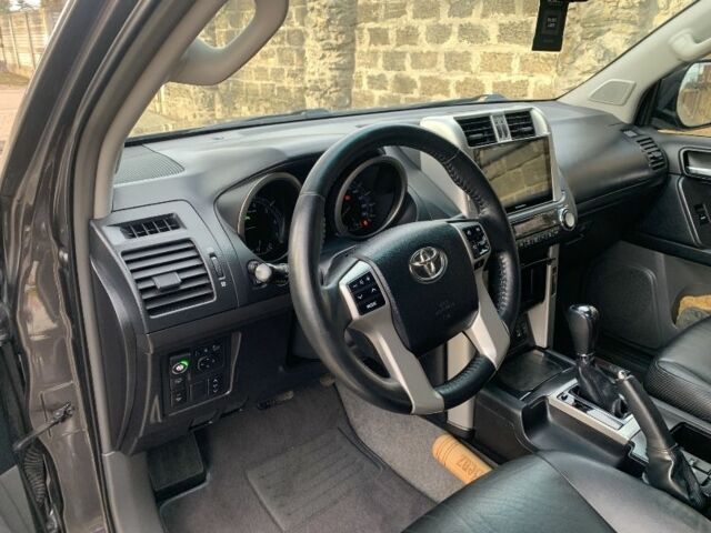 Серый Тойота Ленд Крузер Прадо 150, объемом двигателя 4 л и пробегом 183 тыс. км за 22000 $, фото 5 на Automoto.ua