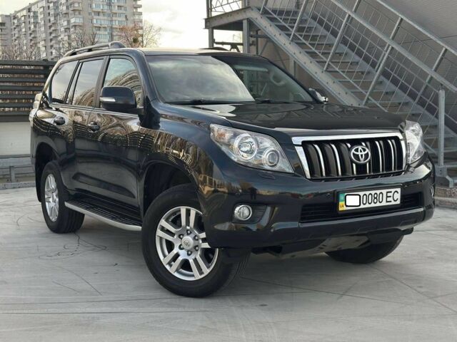 Серый Тойота Ленд Крузер Прадо 150, объемом двигателя 4 л и пробегом 240 тыс. км за 22950 $, фото 2 на Automoto.ua