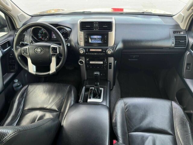 Серый Тойота Ленд Крузер Прадо 150, объемом двигателя 4 л и пробегом 240 тыс. км за 22950 $, фото 6 на Automoto.ua