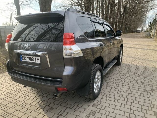 Серый Тойота Ленд Крузер Прадо 150, объемом двигателя 4 л и пробегом 183 тыс. км за 22000 $, фото 2 на Automoto.ua
