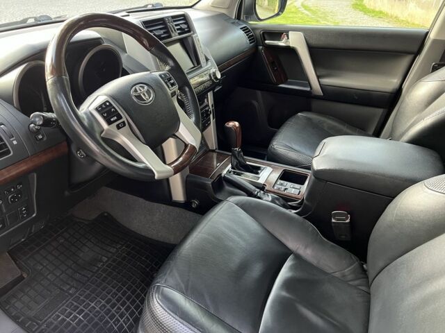 Серый Тойота Ленд Крузер Прадо 150, объемом двигателя 4 л и пробегом 276 тыс. км за 21999 $, фото 4 на Automoto.ua