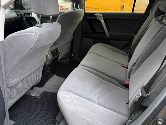 Серый Тойота Ленд Крузер Прадо 150, объемом двигателя 3 л и пробегом 185 тыс. км за 25500 $, фото 13 на Automoto.ua