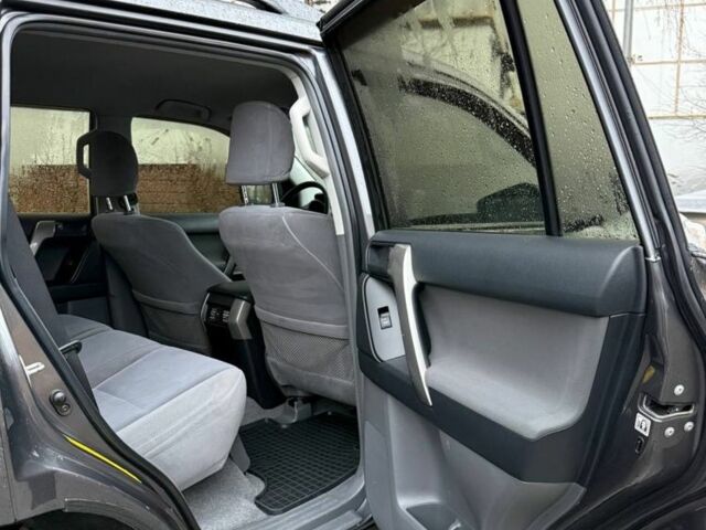 Серый Тойота Ленд Крузер Прадо 150, объемом двигателя 3 л и пробегом 185 тыс. км за 25500 $, фото 10 на Automoto.ua