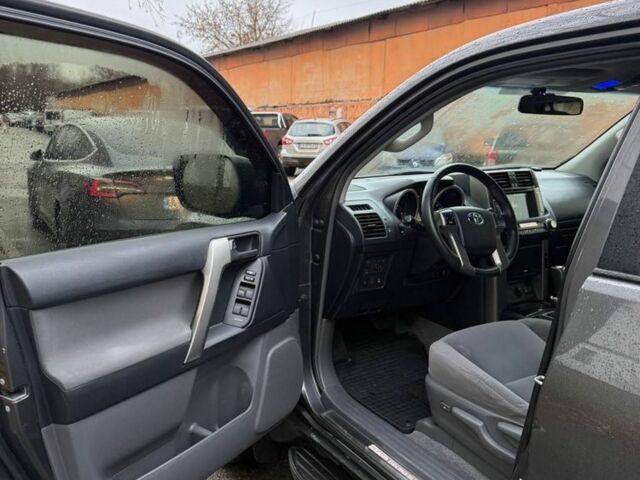 Серый Тойота Ленд Крузер Прадо 150, объемом двигателя 3 л и пробегом 185 тыс. км за 25500 $, фото 4 на Automoto.ua