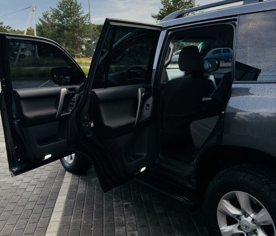 Серый Тойота Ленд Крузер Прадо 150, объемом двигателя 2.7 л и пробегом 202 тыс. км за 20200 $, фото 7 на Automoto.ua