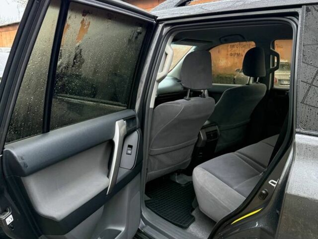 Серый Тойота Ленд Крузер Прадо 150, объемом двигателя 3 л и пробегом 185 тыс. км за 25500 $, фото 12 на Automoto.ua