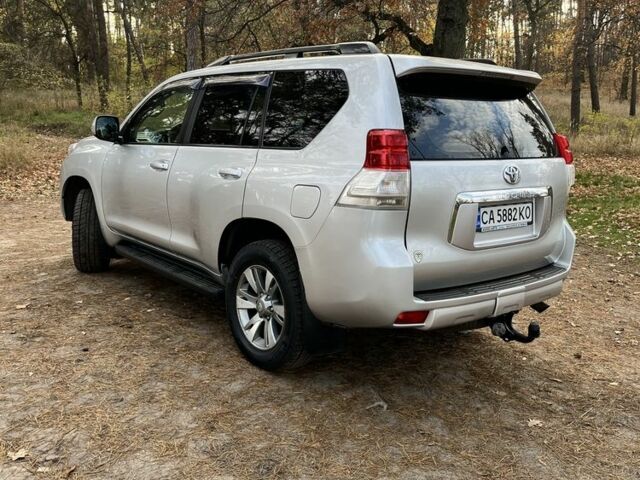 Серый Тойота Ленд Крузер Прадо 150, объемом двигателя 3 л и пробегом 490 тыс. км за 22500 $, фото 2 на Automoto.ua