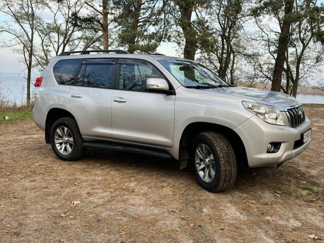 Серый Тойота Ленд Крузер Прадо 150, объемом двигателя 3 л и пробегом 490 тыс. км за 22500 $, фото 5 на Automoto.ua