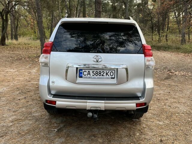 Серый Тойота Ленд Крузер Прадо 150, объемом двигателя 3 л и пробегом 490 тыс. км за 22500 $, фото 4 на Automoto.ua