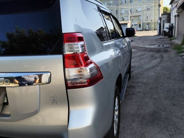 Серый Тойота Ленд Крузер Прадо 150, объемом двигателя 4 л и пробегом 111 тыс. км за 30500 $, фото 2 на Automoto.ua