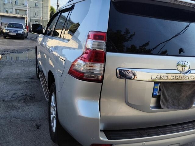 Серый Тойота Ленд Крузер Прадо 150, объемом двигателя 4 л и пробегом 111 тыс. км за 30500 $, фото 3 на Automoto.ua