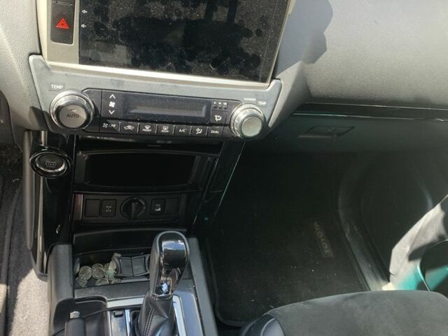 Сірий Тойота Ленд Крузер Прадо 150, об'ємом двигуна 3 л та пробігом 217 тис. км за 27000 $, фото 7 на Automoto.ua