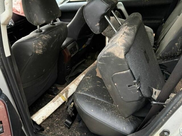 Серый Тойота Ленд Крузер Прадо 150, объемом двигателя 2.8 л и пробегом 210 тыс. км за 9999 $, фото 5 на Automoto.ua