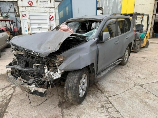 Серый Тойота Ленд Крузер Прадо 150, объемом двигателя 2.8 л и пробегом 210 тыс. км за 9999 $, фото 3 на Automoto.ua