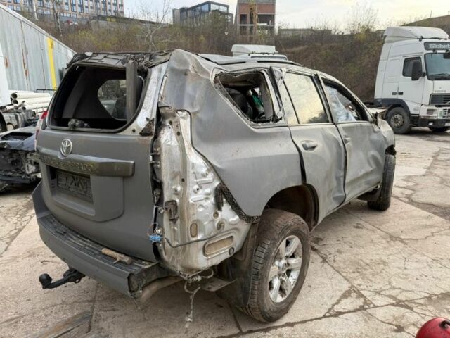 Серый Тойота Ленд Крузер Прадо 150, объемом двигателя 2.8 л и пробегом 210 тыс. км за 9999 $, фото 2 на Automoto.ua