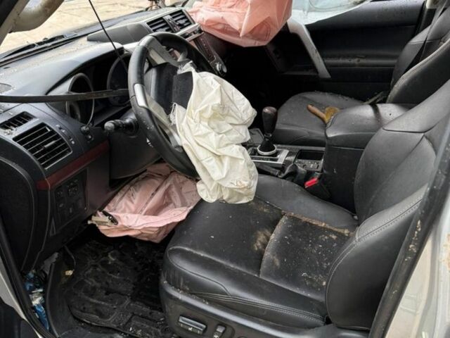 Серый Тойота Ленд Крузер Прадо 150, объемом двигателя 2.8 л и пробегом 210 тыс. км за 9999 $, фото 4 на Automoto.ua