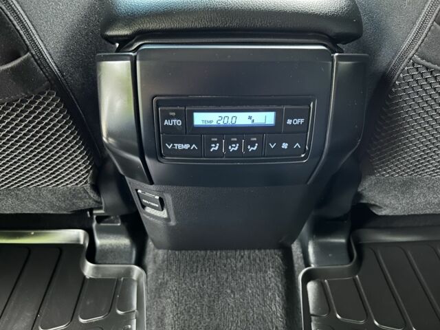 Серый Тойота Ленд Крузер Прадо 150, объемом двигателя 2.7 л и пробегом 51 тыс. км за 32400 $, фото 9 на Automoto.ua