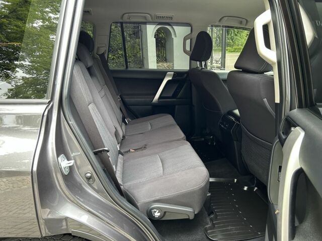 Серый Тойота Ленд Крузер Прадо 150, объемом двигателя 2.7 л и пробегом 51 тыс. км за 32400 $, фото 7 на Automoto.ua