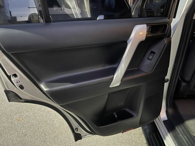 Серый Тойота Ленд Крузер Прадо 150, объемом двигателя 2.8 л и пробегом 144 тыс. км за 37000 $, фото 19 на Automoto.ua