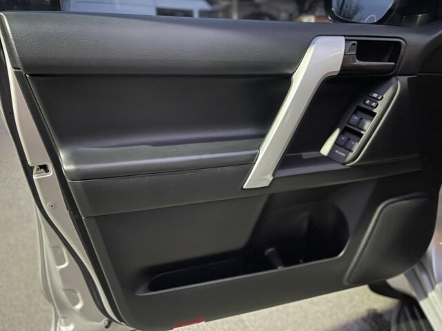 Серый Тойота Ленд Крузер Прадо 150, объемом двигателя 2.8 л и пробегом 144 тыс. км за 37000 $, фото 15 на Automoto.ua