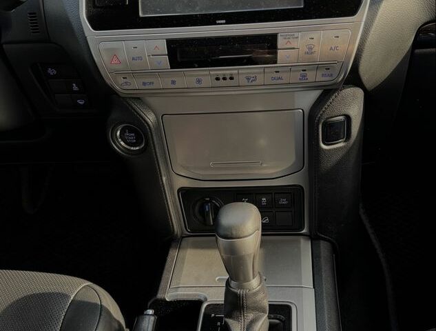 Сірий Тойота Ленд Крузер Прадо 150, об'ємом двигуна 2.8 л та пробігом 174 тис. км за 37500 $, фото 12 на Automoto.ua