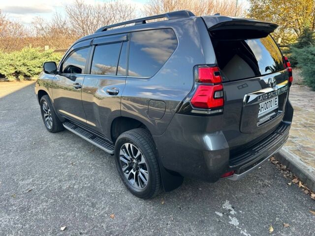 Серый Тойота Ленд Крузер Прадо 150, объемом двигателя 4.8 л и пробегом 72 тыс. км за 55000 $, фото 1 на Automoto.ua