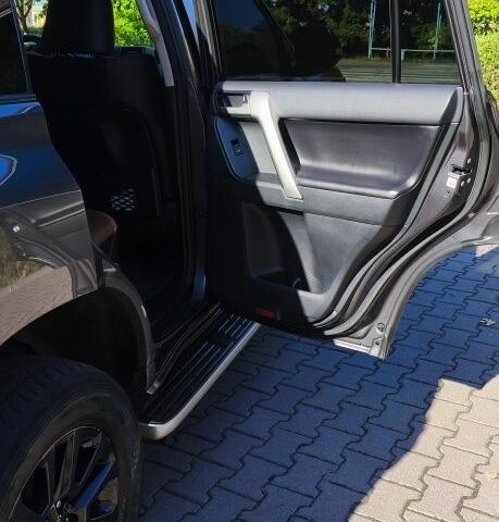 Сірий Тойота Ленд Крузер Прадо 150, об'ємом двигуна 2.8 л та пробігом 116 тис. км за 51000 $, фото 10 на Automoto.ua