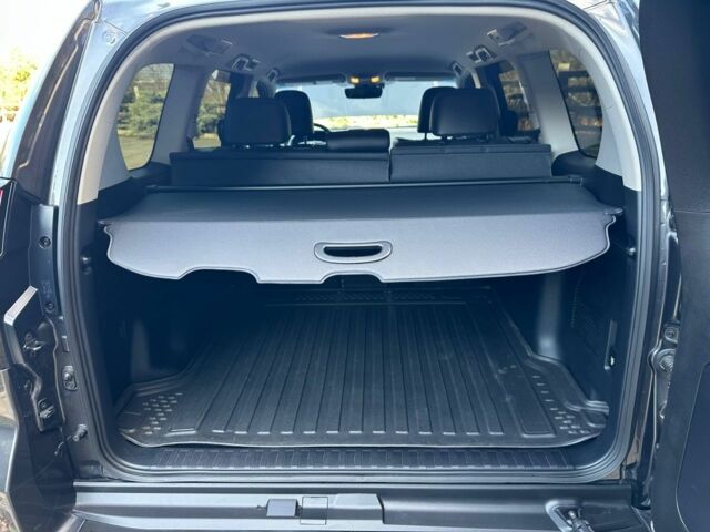 Серый Тойота Ленд Крузер Прадо 150, объемом двигателя 4.8 л и пробегом 72 тыс. км за 55000 $, фото 11 на Automoto.ua