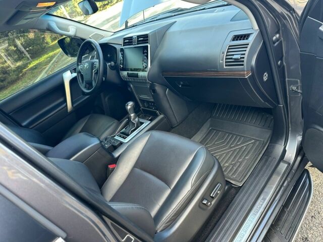 Серый Тойота Ленд Крузер Прадо 150, объемом двигателя 4.8 л и пробегом 72 тыс. км за 55000 $, фото 9 на Automoto.ua