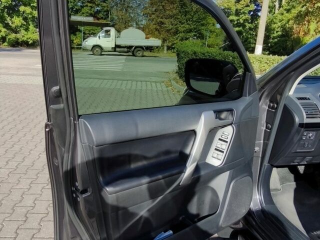 Сірий Тойота Ленд Крузер Прадо 150, об'ємом двигуна 2.8 л та пробігом 116 тис. км за 51000 $, фото 14 на Automoto.ua