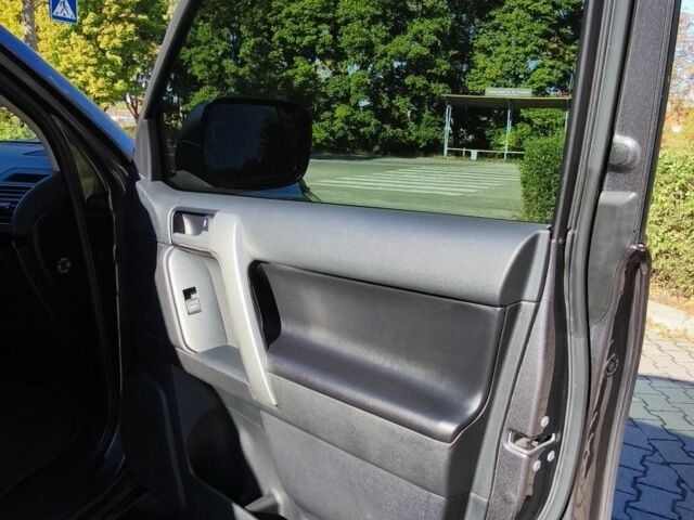 Сірий Тойота Ленд Крузер Прадо 150, об'ємом двигуна 2.8 л та пробігом 116 тис. км за 51000 $, фото 13 на Automoto.ua