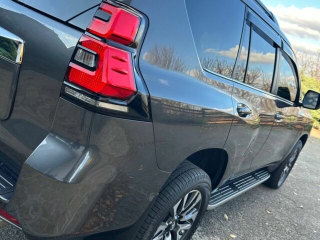 Серый Тойота Ленд Крузер Прадо 150, объемом двигателя 4.8 л и пробегом 72 тыс. км за 55000 $, фото 4 на Automoto.ua