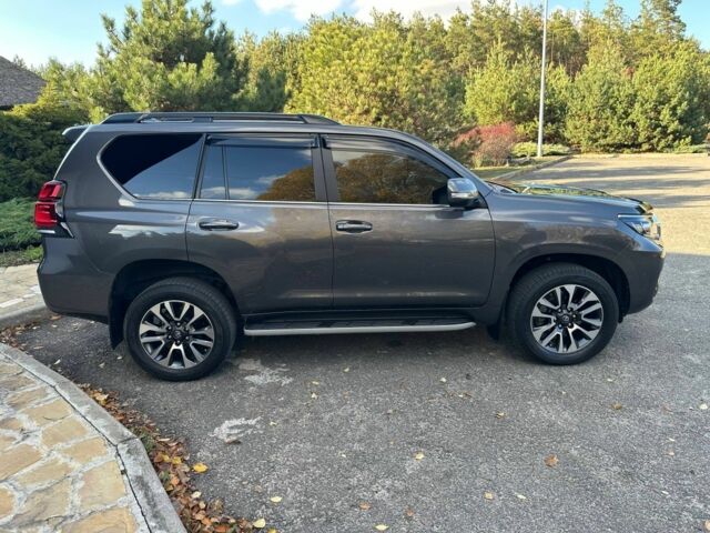 Серый Тойота Ленд Крузер Прадо 150, объемом двигателя 4.8 л и пробегом 72 тыс. км за 55000 $, фото 20 на Automoto.ua