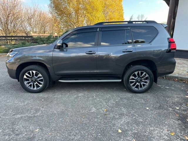 Серый Тойота Ленд Крузер Прадо 150, объемом двигателя 4.8 л и пробегом 72 тыс. км за 55000 $, фото 3 на Automoto.ua